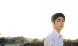 张新成爆料恋情视频,甜蜜互动引网友热议